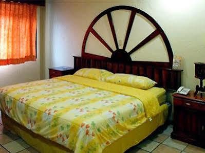 Hotel Esmeralda Poza Rica Екстер'єр фото